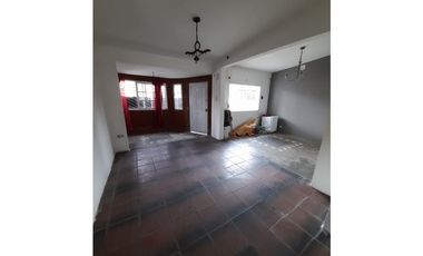 GRAN CHALET TRES PLANTAS A METROS ACCESO OESTE OPORTUNIDAD FINANCIACION !!!