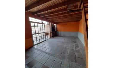 GRAN CHALET TRES PLANTAS A METROS ACCESO OESTE OPORTUNIDAD FINANCIACION !!!