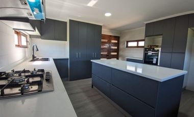 Casa en venta San Joaquín de Los Mayos, Machalí, 4 Dor