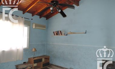 Venta - Casa para dos familias - 6 ambientes - Fondo libre -  Pileta - Parrilla - Lanús  Este