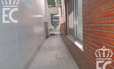 Venta - Casa para dos familias - 6 ambientes - Fondo libre -  Pileta - Parrilla - Lanús  Este