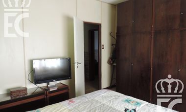 Venta - Casa para dos familias - 6 ambientes - Fondo libre -  Pileta - Parrilla - Lanús  Este