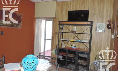 Venta - Casa para dos familias - 6 ambientes - Fondo libre -  Pileta - Parrilla - Lanús  Este