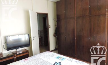 Venta - Casa para dos familias - 6 ambientes - Fondo libre -  Pileta - Parrilla - Lanús  Este