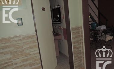 Venta - Casa para dos familias - 6 ambientes - Fondo libre -  Pileta - Parrilla - Lanús  Este