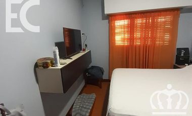 Venta - Casa para dos familias - 6 ambientes - Fondo libre -  Pileta - Parrilla - Lanús  Este
