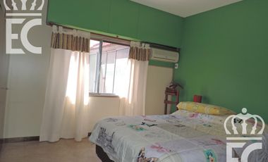 Venta - Casa para dos familias - 6 ambientes - Fondo libre -  Pileta - Parrilla - Lanús  Este