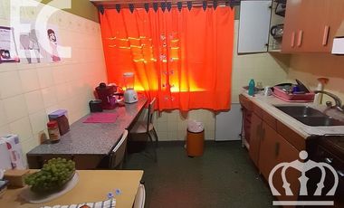 Venta - Casa para dos familias - 6 ambientes - Fondo libre -  Pileta - Parrilla - Lanús  Este