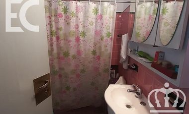 Venta - Casa para dos familias - 6 ambientes - Fondo libre -  Pileta - Parrilla - Lanús  Este