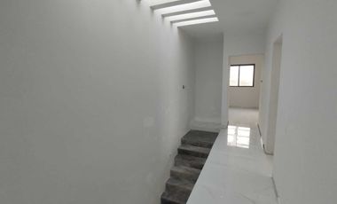 CASA EN VENTA NUEVA CON ALBERCA Y UNA REC. EN P.B. FRACC. LOMAS DIAMANTE