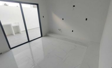 CASA EN VENTA NUEVA CON ALBERCA Y UNA REC. EN P.B. FRACC. LOMAS DIAMANTE