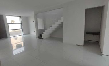 CASA EN VENTA NUEVA CON ALBERCA Y UNA REC. EN P.B. FRACC. LOMAS DIAMANTE