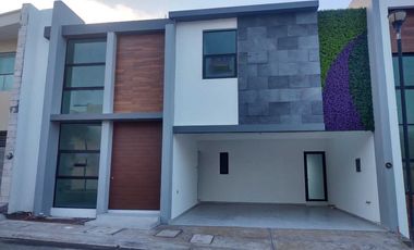 CASA EN VENTA NUEVA CON ALBERCA Y UNA REC. EN P.B. FRACC. LOMAS DIAMANTE