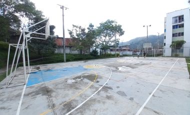 apartamento en arriendo en c.r parque central piso 5 sin ascensor. Cod A13855