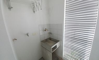 apartamento en arriendo en c.r parque central piso 5 sin ascensor. Cod A13855