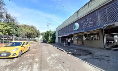 apartamento en arriendo en c.r parque central piso 5 sin ascensor. Cod A13855