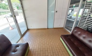 apartamento en arriendo en c.r parque central piso 5 sin ascensor. Cod A13855