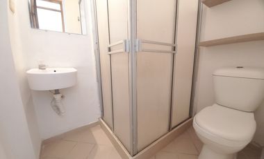 apartamento en arriendo en c.r parque central piso 5 sin ascensor. Cod A13855