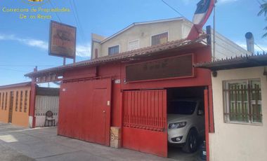 Restaurant y casa en avenida Camarones