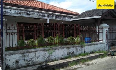 Dijual Rumah dengan 3 Kamar di Jl. Simo Katrungan Surabaya