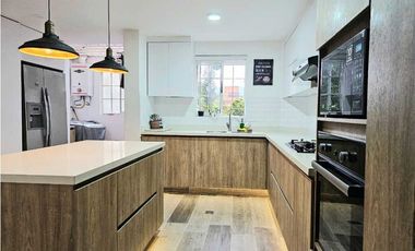 CASA EN VENTA EN EL POBLADO CASTROPOL