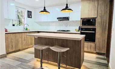 CASA EN VENTA EN EL POBLADO CASTROPOL