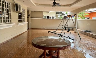 SE VENDE CASA EN CONDADO DEL REY $550,000