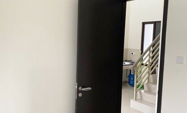 Disewakan Rumah Baru 2 Lantai Lokasi Strategis Dekat Mall & Toll