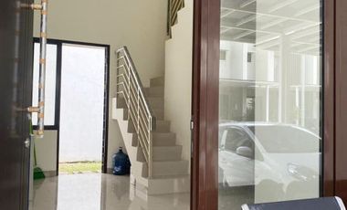 Disewakan Rumah Baru 2 Lantai Lokasi Strategis Dekat Mall & Toll