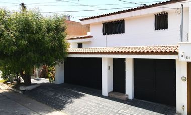 Casa en Renta Jardines de Guadalupe con Uso de Suelo Mixto, Ideal para edificio.