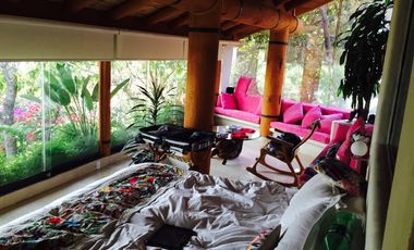 SE VENDE ESPECTACULAR CASA UBICADA EN VALLE DE BRAVO