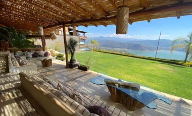 SE VENDE ESPECTACULAR CASA UBICADA EN VALLE DE BRAVO