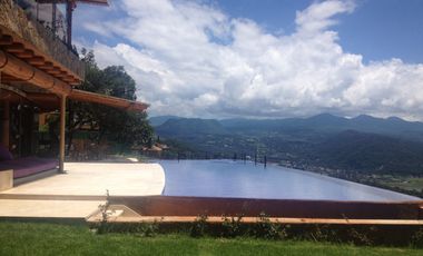 SE VENDE ESPECTACULAR CASA UBICADA EN VALLE DE BRAVO
