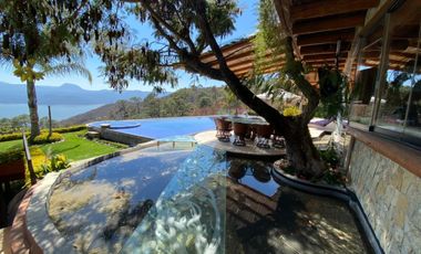 SE VENDE ESPECTACULAR CASA UBICADA EN VALLE DE BRAVO