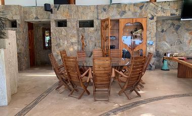 SE VENDE ESPECTACULAR CASA UBICADA EN VALLE DE BRAVO