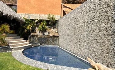 SE VENDE ESPECTACULAR CASA UBICADA EN VALLE DE BRAVO