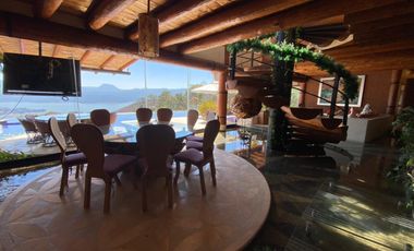 SE VENDE ESPECTACULAR CASA UBICADA EN VALLE DE BRAVO