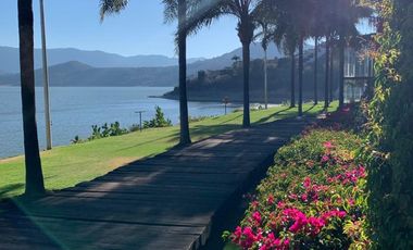 SE VENDE ESPECTACULAR CASA UBICADA EN VALLE DE BRAVO
