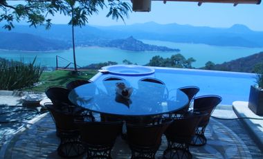 SE VENDE ESPECTACULAR CASA UBICADA EN VALLE DE BRAVO
