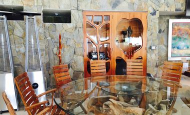 SE VENDE ESPECTACULAR CASA UBICADA EN VALLE DE BRAVO