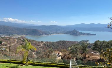 SE VENDE ESPECTACULAR CASA UBICADA EN VALLE DE BRAVO