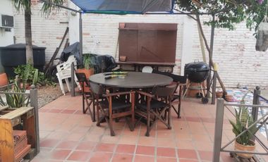 casa en venta en barrio blanco. Cod V11145