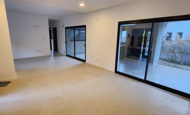 Casa Moderna 3 DORM En Costa Del Este - A ESTRENAR!