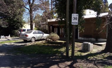 Casa Americana de Estilo en VENTA en Barrio Cerrado Parque Las Naciones.