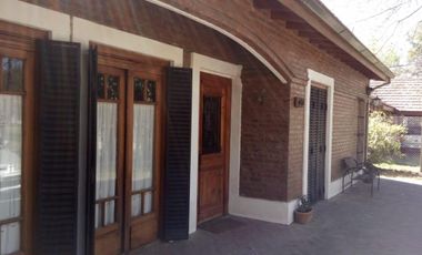 Casa Americana de Estilo en VENTA en Barrio Cerrado Parque Las Naciones.