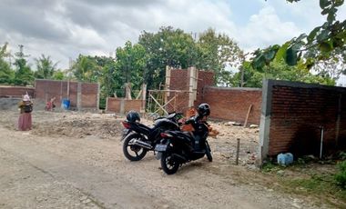RUMAH TERLARIS DALAM PERUMAHAN DI PAJANGAN