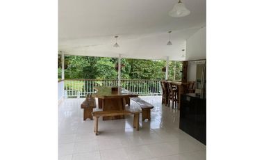 Vendo hermosa finca hotelera con registro en la vereda la florida