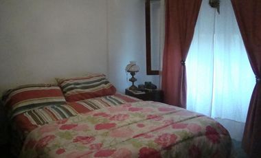 HERMOSO CHALET 2 PLANTAS.3 DORM.COCHERA 2 AUTOS.FDO Y QUINCHO.2CDRAS AV.ESPORA.CERCA EST.BURZACO