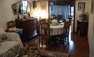 HERMOSO CHALET 2 PLANTAS.3 DORM.COCHERA 2 AUTOS.FDO Y QUINCHO.2CDRAS AV.ESPORA.CERCA EST.BURZACO