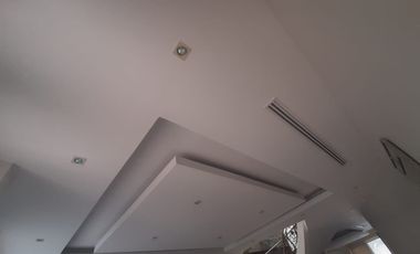 VENTA DE HERMOSA CASA BIFAMILIAR CON PISCINA Y VISTA AL LAGO EN SAMBORONDON